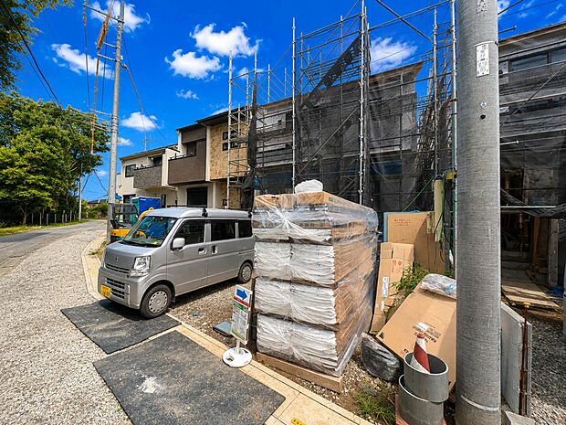 【現地外観】陽当りや通風性など各所に施された工夫で住みやすさを実現。部屋の大きさや周辺環境・街並など、資料には掲載していない情報が現地にはたくさんございます。是非ご確認下さい。※青空はイメー…