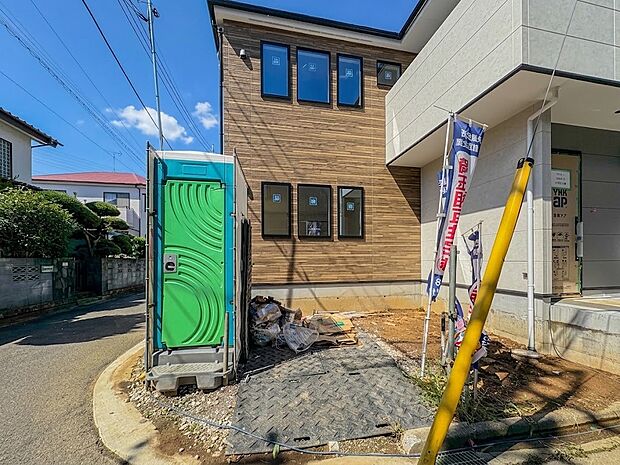 【駐車場】日々の暮らしにマイカーが必要。そんな方は物件の購入条件に駐車場は必須です。通勤に、家族のお迎えに、お買物に、おでかけに、クルマライフを楽しみたい方に。