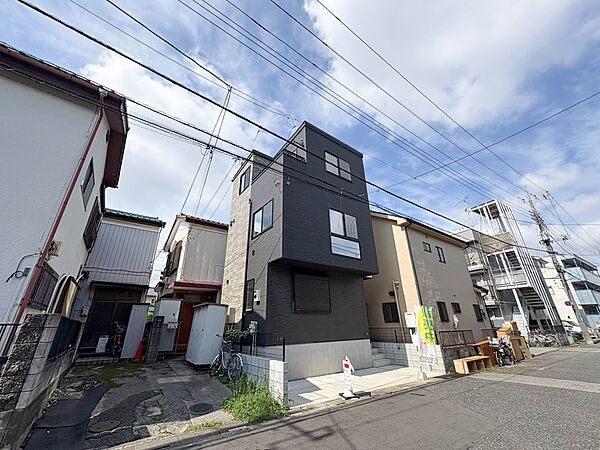 【前面道路】車の通行が少ないので、静かな住環境を維持することができます。