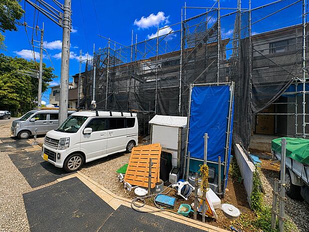 【現地外観】陽当りや通風性など各所に施された工夫で住みやすさを実現。部屋の大きさや周辺環境・街並など、資料には掲載していない情報が現地にはたくさんございます。是非ご確認下さい。※青空はイメー…