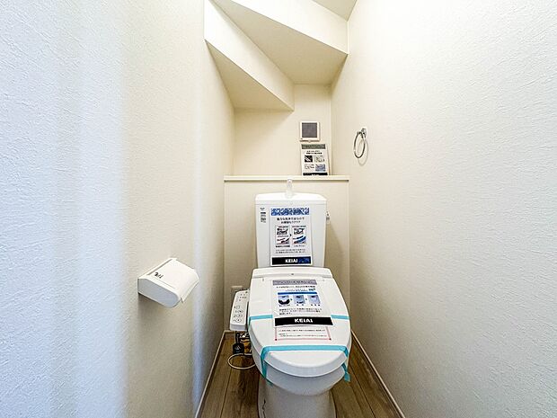 1号棟【トイレ】トイレ・ウォシュレット付。快適で衛生的な洗浄機能付温水シャワートイレです。