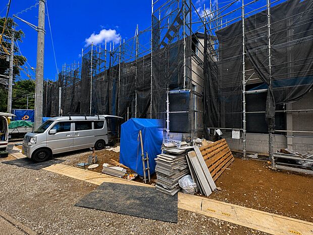 【現地外観】陽当りや通風性など各所に施された工夫で住みやすさを実現。部屋の大きさや周辺環境・街並など、資料には掲載していない情報が現地にはたくさんございます。是非ご確認下さい。※青空はイメー…