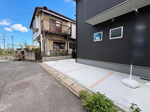 【駐車場】毎日の生活にマイカーが必須という方は、購入を検討する際、駐車場があることは大事な条件です。毎日の通勤や家族の送迎、買い物やお出かけなどクルマのある暮らしを満喫したい方は要チェック。…