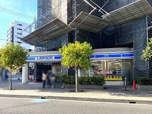コンビニ 460m ローソン北浦和一丁目店(新・企業スローガンは「マチのほっとステーション」。「圧倒的な美味しさ」「人への優しさ」「地球（マチ）への優しさ」の3つの約束で社会の課題に応えてい…