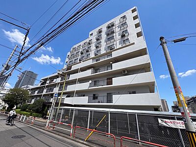 外観：【外観】こちらの物件が少しでも気になるようでしたら、お気軽にお問合せください。人生でいちばん大きなお買い物ですので、ゆっくりご見学ください。ネット上の画像と実際の見学では、リアル感がまるで違…