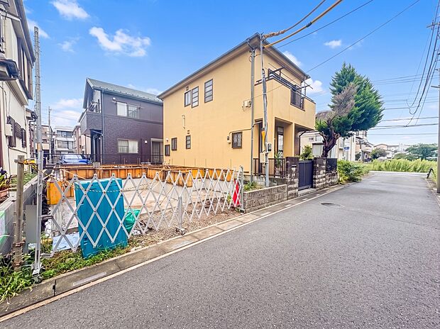 【前面道路4m】車の通行が少ないので、静かな住環境を維持することができます。