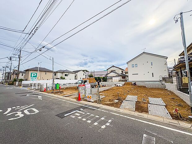 【前面道路5.97m】車の通行が少ないので、静かな住環境を維持することができます。