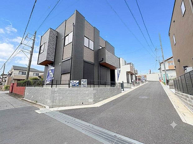 車の通行が少ないので、静かな住環境を維持することができます。