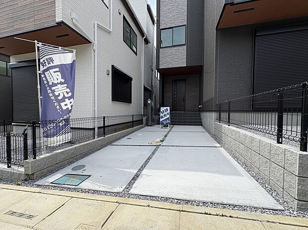 【駐車場】毎日の生活にマイカーが必須という方は、購入を検討する際、駐車場があることは大事な条件です。毎日の通勤や家族の送迎、買い物やお出かけなどクルマのある暮らしを満喫したい方は要チェック。…