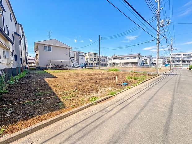 【駐車場】毎日の生活にマイカーが必須という方は、購入を検討する際、駐車場があることは大事な条件です。毎日の通勤や家族の送迎、買い物やお出かけなどクルマのある暮らしを満喫したい方は要チェック。…
