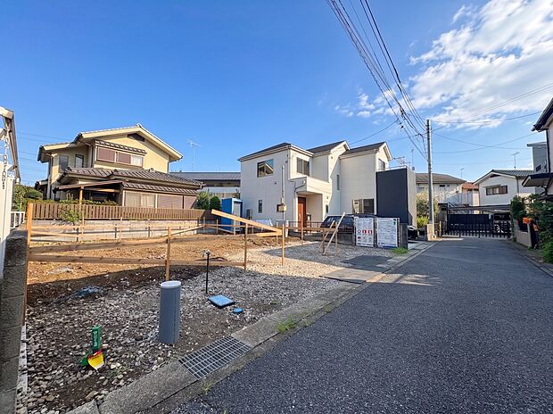 【前面道路】車の通行が少ないので、静かな住環境を維持することができます。
