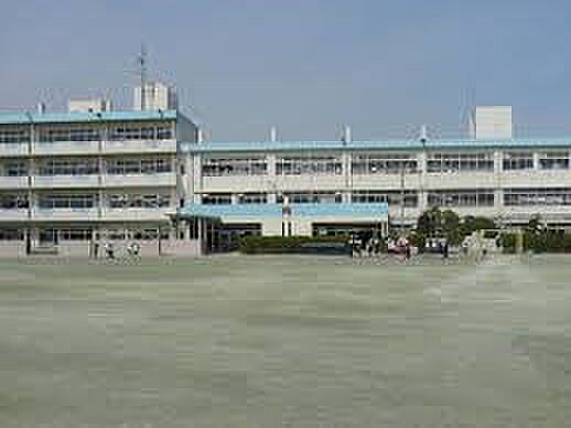 小学校 1800m さいたま市立春岡小学校
