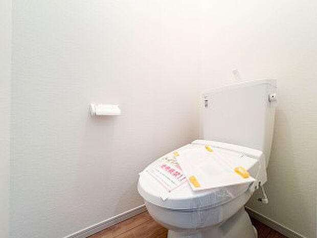 【トイレ】いつも清潔なスペースであってほしいのが毎日使うトイレです。掃除がしやすいのはもちろん、落ち着けるスペースとして機能することも大切です。