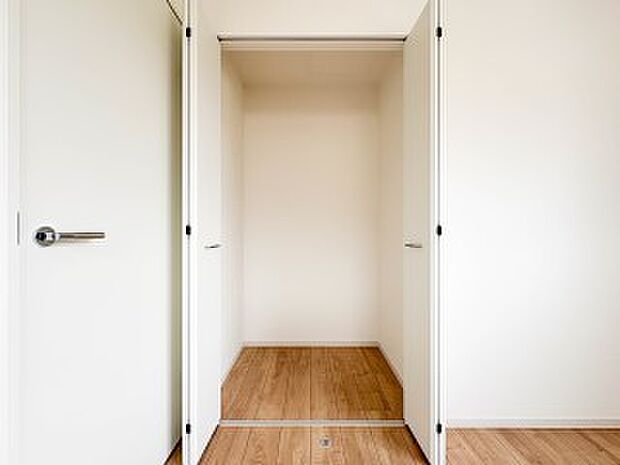 【収納】各部屋を最大限に広く使って頂ける様、全居住スペースに収納付。プライベートルームはゆったりと快適に。