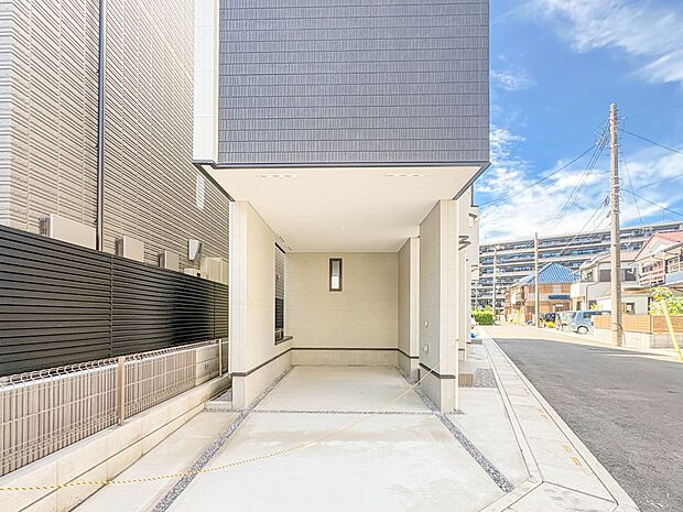 【駐車場】毎日の生活にマイカーが必須という方は、購入を検討する際、駐車場があることは大事な条件です。毎日の通勤や家族の送迎、買い物やお出かけなどクルマのある暮らしを満喫したい方は要チェック。…