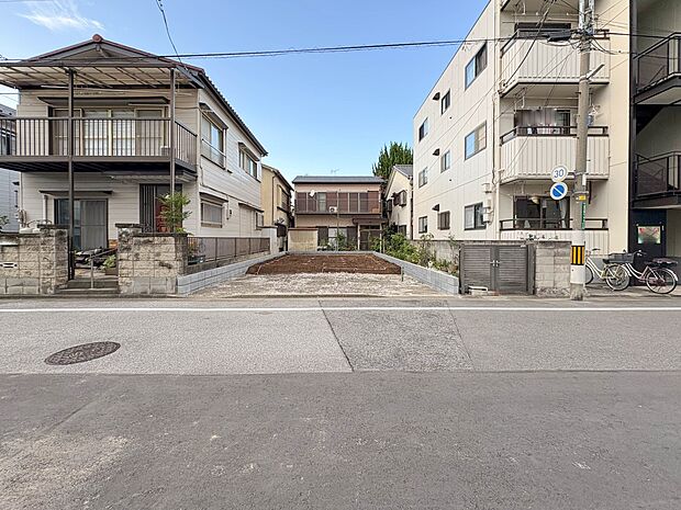 【現地土地写真】陽当りや通風性など各所に施された工夫で住みやすさを実現。部屋の大きさや周辺環境・街並など、資料には掲載していない情報が現地にはたくさんございます。是非ご確認下さい。