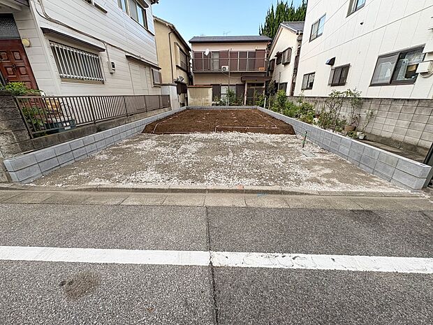 【駐車場】カースペース2台可。車が1台なら、来客用の駐車場や、駐輪スペースとしてご活用ください。