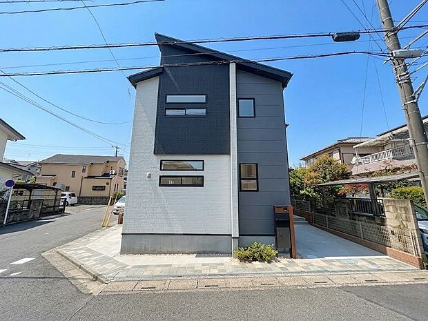 【現地外観】陽当りや通風性など各所に施された工夫で住みやすさを実現。部屋の大きさや周辺環境・街並など、資料には掲載していない情報が現地にはたくさんございます。是非ご確認下さい。