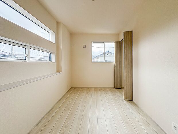 【洋室5.46帖】充実した生活は伸びやかな居室空間から始まります。快適に・伸びやかに。心の潤いを求める方々へ。