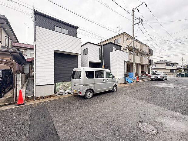 【前面道路】車の通行が少ないので、静かな住環境を維持することができます。