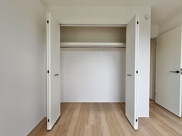 【収納】各部屋を最大限に広く使って頂ける様、全居住スペースに収納付。プライベートルームはゆったりと快適に。