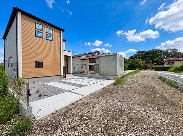 【前面道路】車の通行が少ないので、静かな住環境を維持することができます。