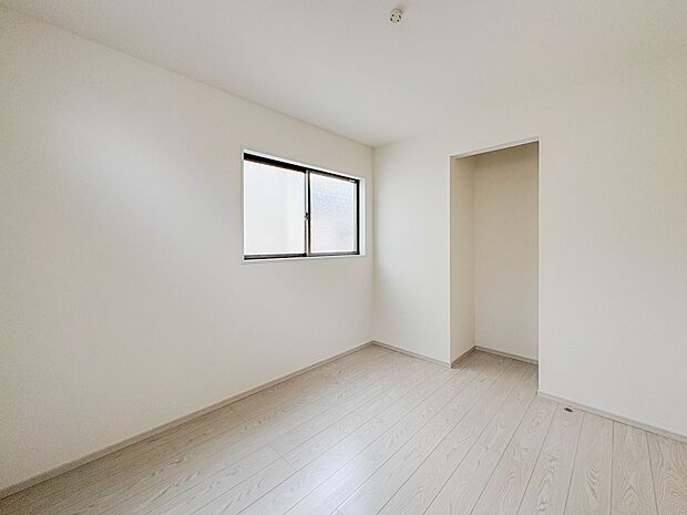 【今どきのこども部屋】  昨今のトレンドになりつつあるのが、広過ぎず、快適すぎない子ども部屋。勉強と寝るだけの部屋にすることで閉じこもりがなくなり、リビングで過ごす時間が増えると言われていま…