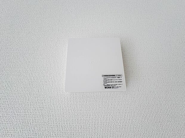 【24時間換気システム】  家じゅうの空気が入れ替わるよう、ファンなどの器械を使って2時間に1回計画換気。24時間、常に新鮮な空気を維持するためのシステムです。 