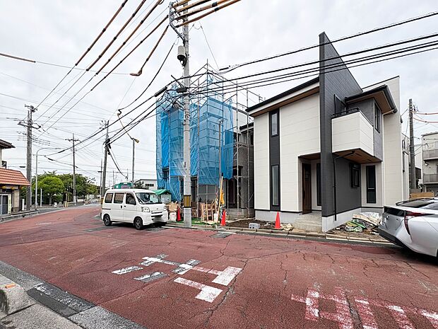 【外観】家族の温かさと陽光の暖かさ、楽しい毎日と明るい未来を予感させる「空間が織り成すひとつ先の住み心地」を演出します。