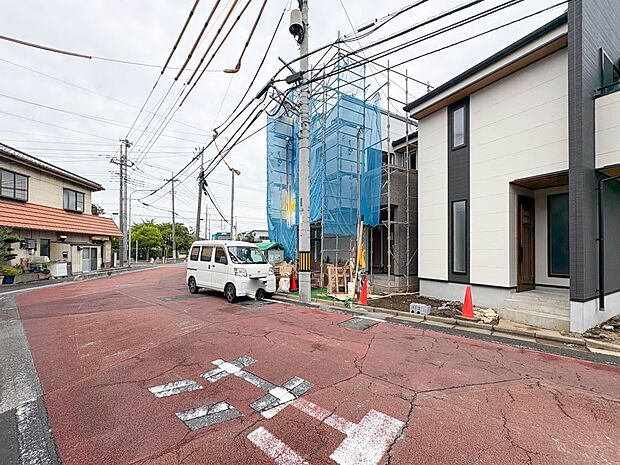 【前面道路】車の通行が少ないので、静かな住環境を維持することができます。