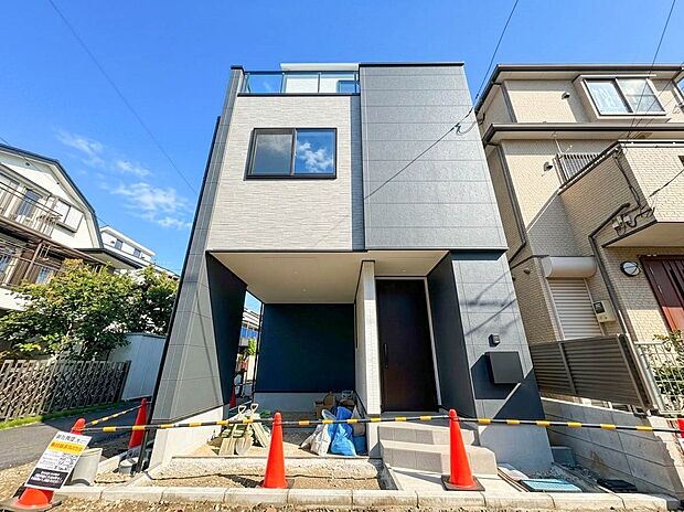 【外観】家族の温かさと陽光の暖かさ、楽しい毎日と明るい未来を予感させる「空間が織り成すひとつ先の住み心地」を演出します。