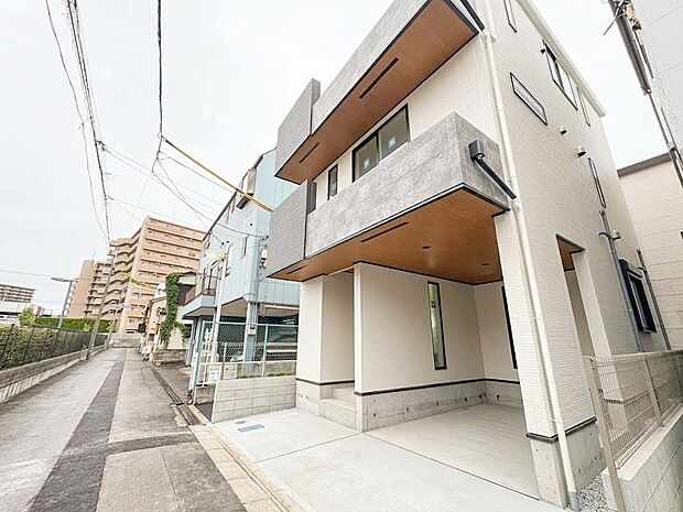 【玄関】玄関はおうちの顔と言われます。玄関アプローチは、外観デザインの印象を左右します。