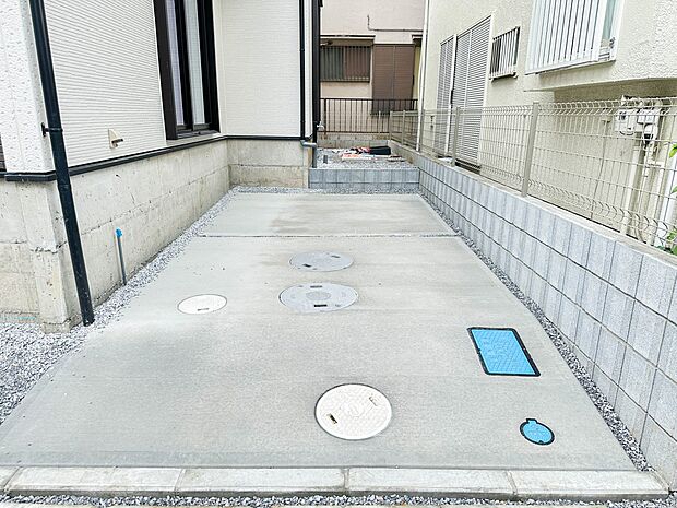 【駐車場】日々の暮らしにマイカーが必要。そんな方は物件の購入条件に駐車場は必須です。通勤に、家族のお迎えに、お買物に、おでかけに、クルマライフを楽しみたい方に。