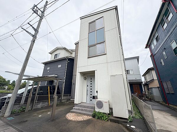 【外観】家は一生のお買物。自分ならではの家族ならではの、家にしたい。書斎を設ける。子どものプレイングルームを設ける。趣味のオーディオルームを設置する。夢を追うオンリーワンの家です。