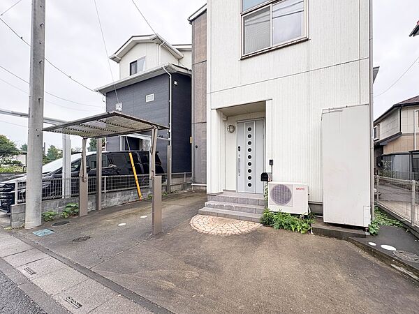 【駐車場】毎日の生活にマイカーが必須という方は、購入を検討する際、駐車場があることは大事な条件です。毎日の通勤や家族の送迎、買い物やお出かけなどクルマのある暮らしを満喫したい方は要チェック。…