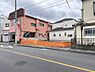 外観：【前面道路】こちらの物件が少しでも気になるようでしたら、お気軽にお問合せください。人生でいちばん大きなお買い物ですので、ゆっくりご見学ください。ネット上の画像と実際の見学では、リアル感がまる…