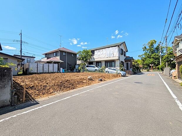 車の通行が少ないので、静かな住環境を維持することができます。