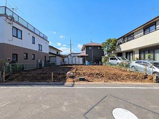 【駐車場】ゆったりとした駐車スペースを確保。大きめのお車でもOK。