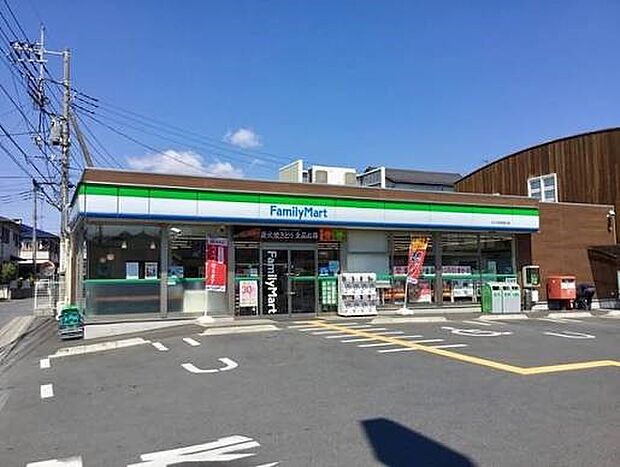 コンビニ 668m ファミリーマートさいたま佐知川店(ファミリーマートの強さは、少量のお惣菜を売るファミデリカとドラッグストアと組んだコラボ。サラダを中心にしたヘルシー食材が充実のコンビニで…