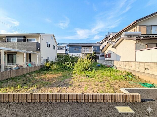 【駐車場】ゆったりとした駐車スペースを確保。大きめのお車でもOK。