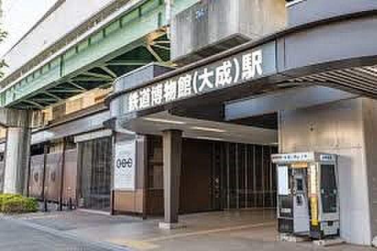駅 1120m 鉄道博物館駅(埼玉新都市交通伊奈線(ニューシャトル)の大宮駅の次の駅。鉄道博物館へは徒歩約1分です。車いす対応トイレ、車いす用改札口、エレベーター、コインロッカーなど設けられ…