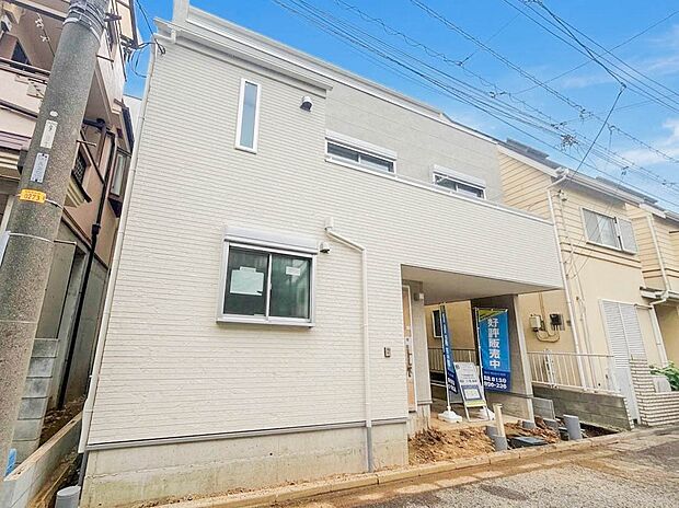 【外観】ここから始まる「日常」はご家族にとってかけがえのない時間となります。少しでも豊かに、快適に。そんな想いから本邸宅は生まれました。　