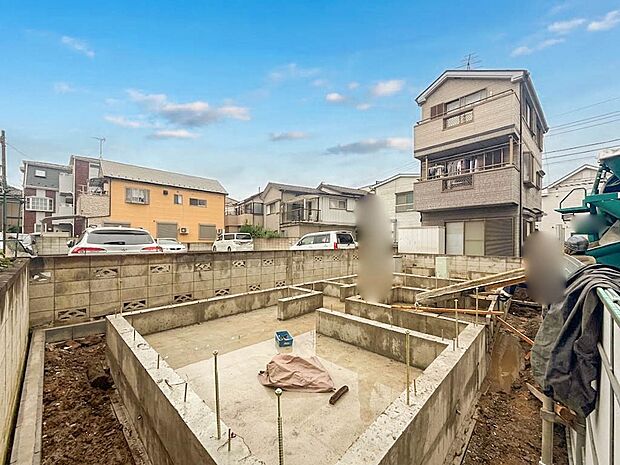 【外観】家族の温かさと陽光の暖かさ、楽しい毎日と明るい未来を予感させる「空間が織り成すひとつ先の住み心地」を演出します。