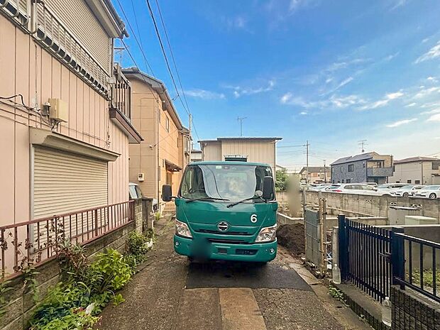 【前面道路】車の通行が少ないので、静かな住環境を維持することができます。