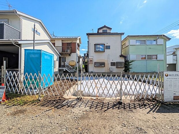 【駐車場】毎日の生活にマイカーが必須という方は、購入を検討する際、駐車場があることは大事な条件です。