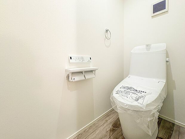 2号棟【トイレ】いつも清潔なスペースであってほしいのが毎日使うトイレです。掃除がしやすいのはもちろん、落ち着けるスペースとして機能することも大切です。