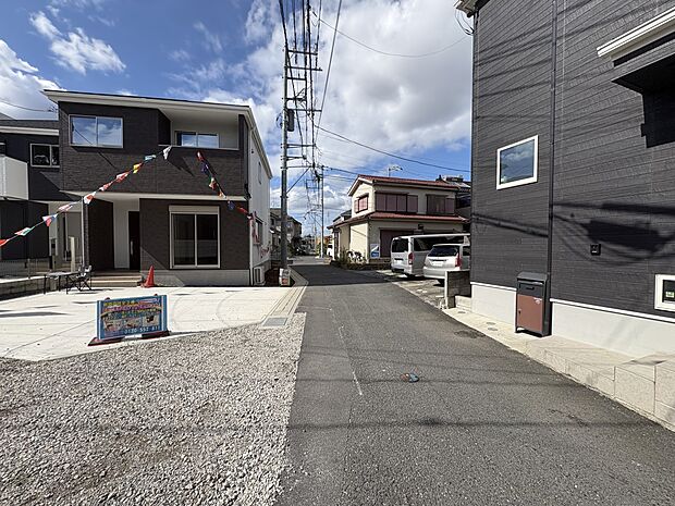 【前面道路】家の良し悪しだけでなく周辺環境も重要なポイント。※青空はイメージです。