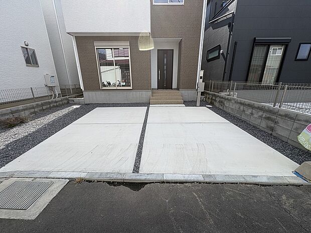 【駐車場】毎日の生活にマイカーが必須という方は、購入を検討する際、駐車場があることは大事な条件です。毎日の通勤や家族の送迎、買い物やお出かけなどクルマのある暮らしを満喫したい方は要チェック。…