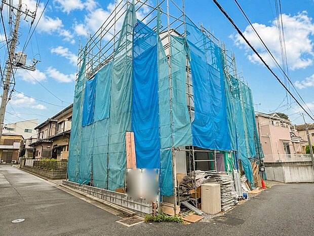 1号棟【外観】家族の温かさと陽光の暖かさ、楽しい毎日と明るい未来を予感させる「空間が織り成すひとつ先の住み心地」を演出します。