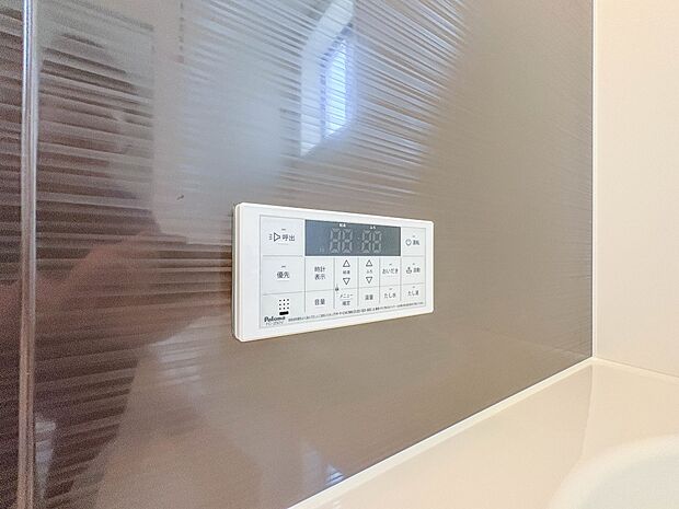 【浴室コントロールパネル】多彩な機能満載のリモコンは、毎日のお風呂ライフをより楽しく便利にしてくれる機能がいっぱいです。